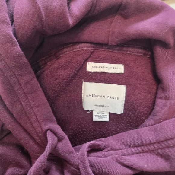 American Eagle Jegging Fit Burgundy Hoodie Sweater - Picture 3 of 6